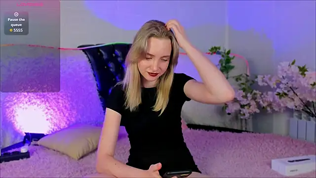 EllaBloom online show from 22, 10, 2025