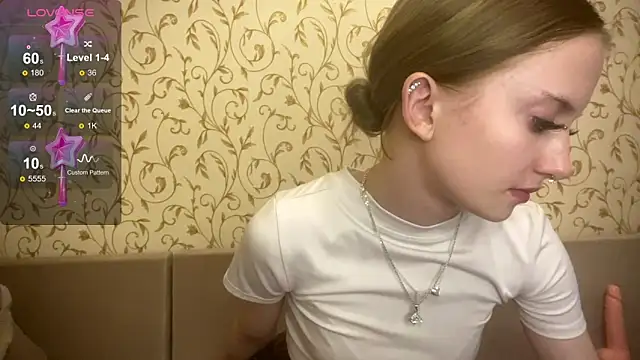 Snapshot of kittywithu chatting on 17, 9, 2025 kittywithu online show from 17, 9, 2025