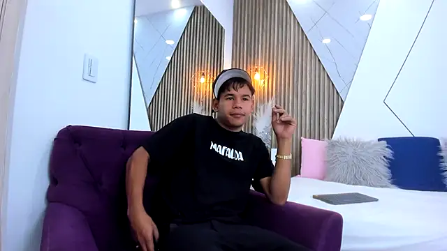 Snapshot of NatyAndCriss chatting on 9, 10, 2025 NatyAndCriss online show from 9, 10, 2025
