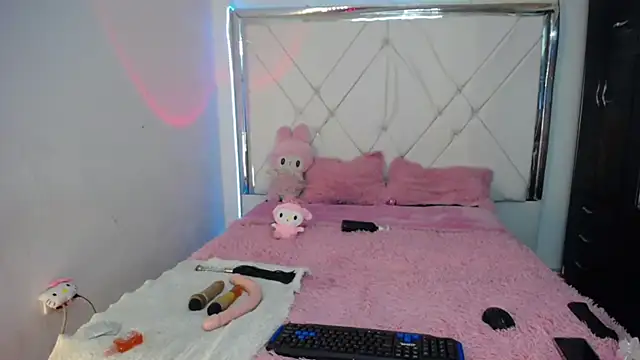 Snapshot of Dulce_petit_ chatting on 15, 9, 2025 Dulce petit online show from 15, 9, 2025