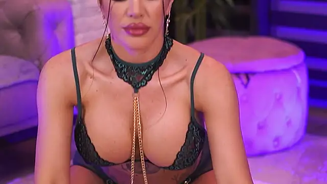 Snapshot of GallienneGold chatting on 23, 7, 2026 GallienneGold online show from 23, 7, 2026