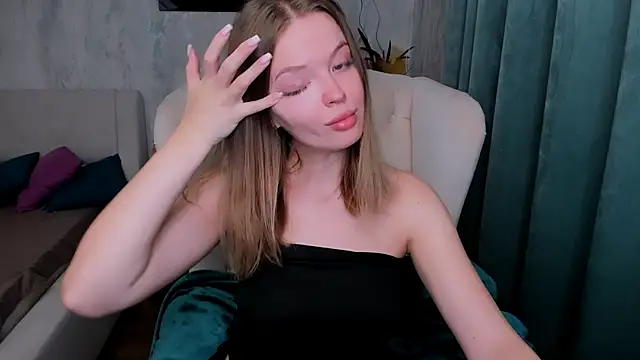 LaurennHill online show from 12, 10, 2025