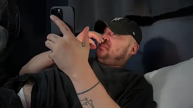 Snapshot of rough1985 chatting on 19, 9, 2025 rough1985 online show from 19, 9, 2025