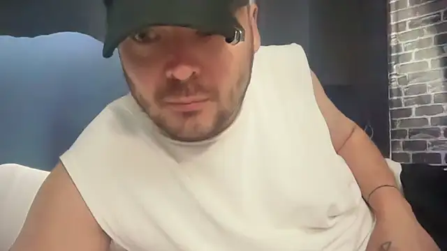 Snapshot of rough1985 chatting on 23, 9, 2025 rough1985 online show from 23, 9, 2025