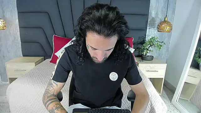 Hisoka 011 online show from 24, 10, 2025