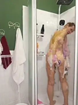 Julia Giulia online show from 16, 12, 2025