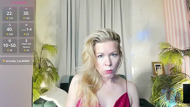 Julia Giulia online show from 8, 4, 2026