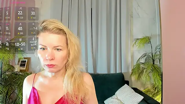 Julia Giulia online show from 19, 4, 2026