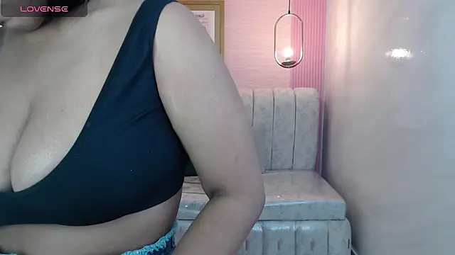 ambar fox s online show from 11, 10, 2025