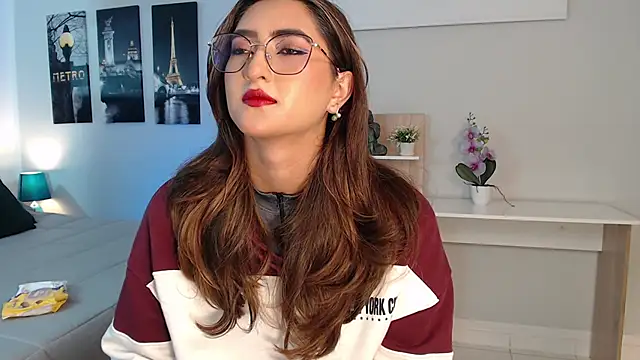 Snapshot of madame_lottie chatting on 13, 9, 2025 madame lottie online show from 13, 9, 2025