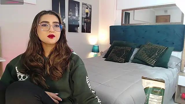 Snapshot of madame_lottie chatting on 4, 10, 2025 madame lottie online show from 4, 10, 2025