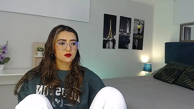 Snapshot of madame_lottie chatting on 8, 10, 2025 madame lottie online show from 8, 10, 2025