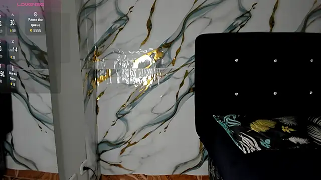 Snapshot of RoxanaBorns_ chatting on 7, 7, 2026 RoxanaBorns online show from 7, 7, 2026