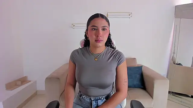 april smiith online show from 22, 9, 2025