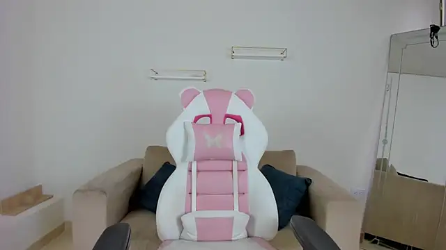 april smiith online show from 28, 11, 2025