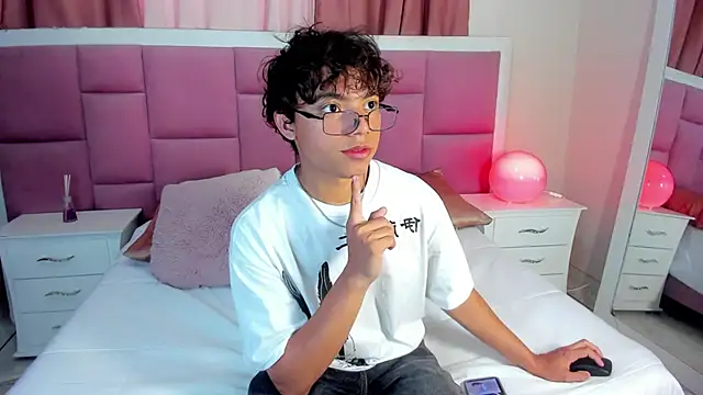 Snapshot of Honeymoon_sariel chatting on 4, 6, 2026 Honeymoon sariel online show from 4, 6, 2026