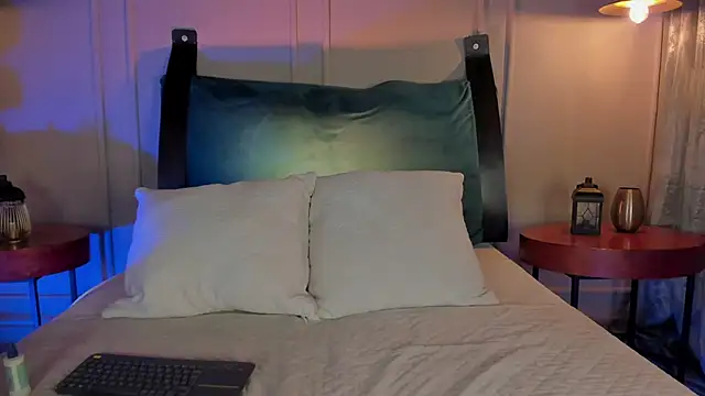 NaishaFord 1 online show from 21, 10, 2025