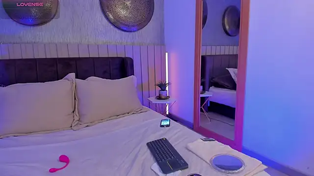 NaishaFord 1 online show from 8, 11, 2025