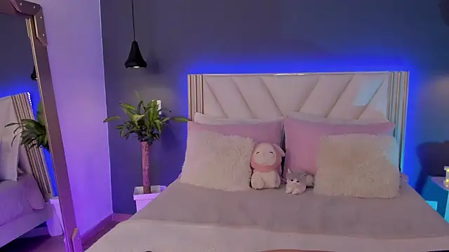 NaishaFord 1 online show from 7, 4, 2026