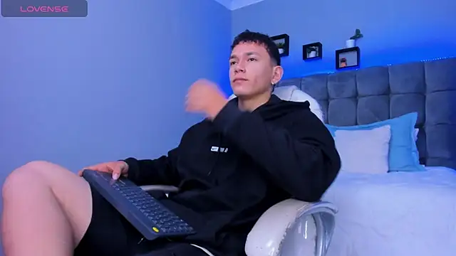 Thomas moon online show from 5, 12, 2025