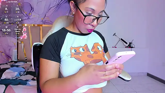 Elowen Clark online show from 24, 10, 2025