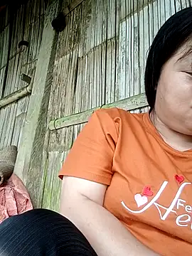 Snapshot of Tdtd57 chatting on 5, 4, 2026 Tdtd57 online show from 5, 4, 2026