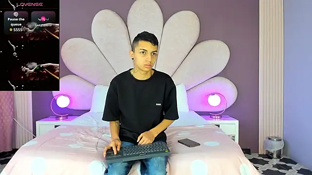 NickandAbby  online show from 14, 11, 2025