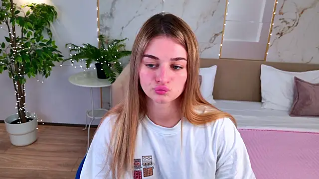 Snapshot of SweetyLicky chatting on 9, 6, 2026 SweetyLicky online show from 9, 6, 2026