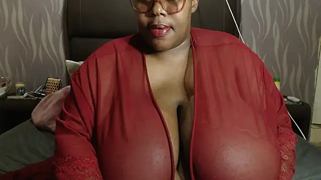 Snapshot of BoobsQueen46K chatting on 31, 10, 2025 BoobsQueen46K online show from 31, 10, 2025