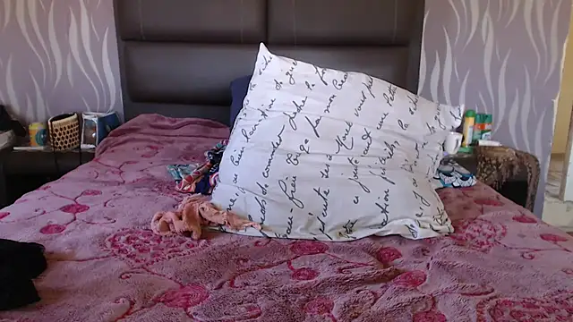 Snapshot of BoobsQueen46K chatting on 12, 11, 2025 BoobsQueen46K online show from 12, 11, 2025