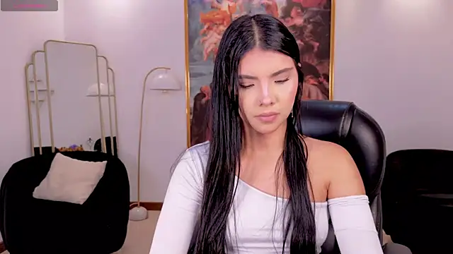 MiaLaurence online show from 19, 5, 2026