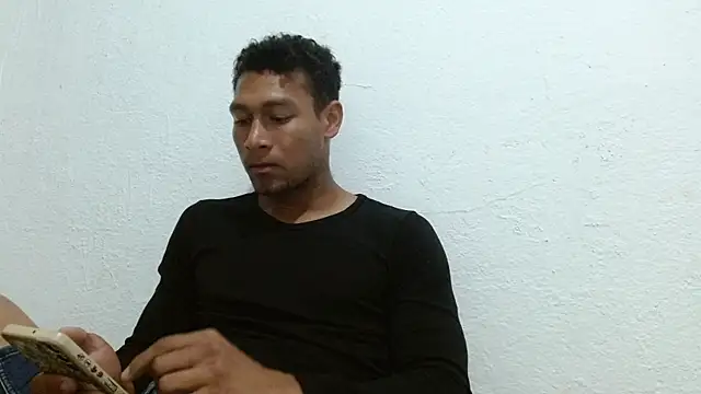 Snapshot of RyanLeon01 chatting on 14, 7, 2026 RyanLeon01 online show from 14, 7, 2026