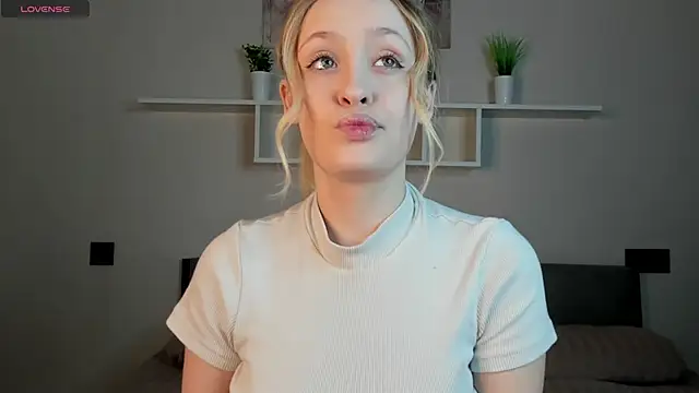 Julliakoill online show from 4, 11, 2025