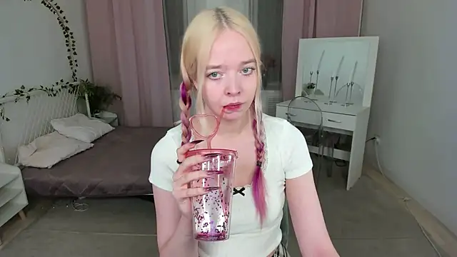 BellaMontgomery online show from 15, 1, 2026