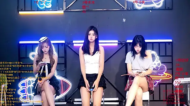 EYgirl222 online show from 30, 9, 2025