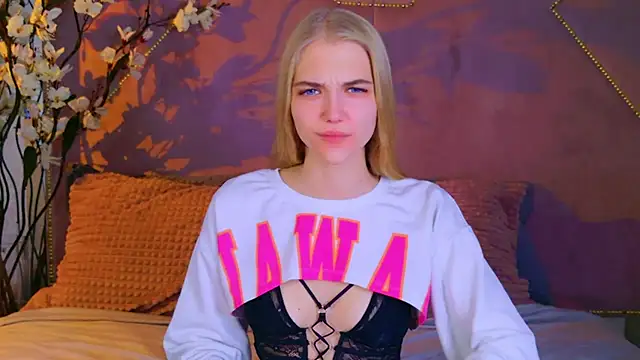 4example Chloe online show from 20, 10, 2025