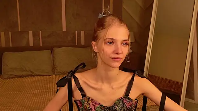 4example Chloe online show from 18, 2, 2026