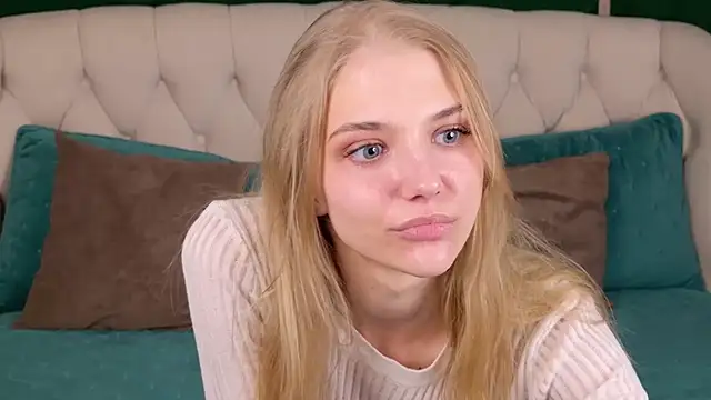 4example Chloe online show from 11, 3, 2026