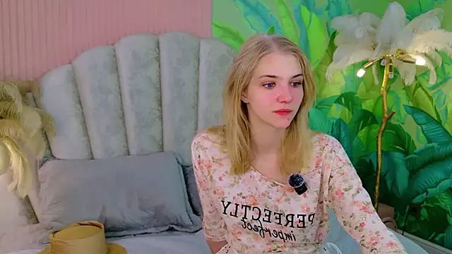 4example Chloe online show from 28, 6, 2026