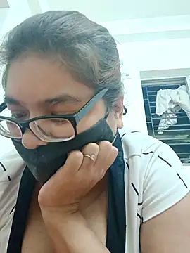 Snapshot of Elie_couple143 chatting on 27, 9, 2025 Elie couple143 online show from 27, 9, 2025