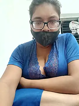 Snapshot of Elie_couple143 chatting on 5, 10, 2025 Elie couple143 online show from 5, 10, 2025