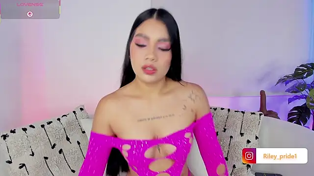 Cutie Riley online show from 9, 10, 2025