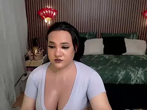 Snapshot of QueenxxLucy chatting on 23, 10, 2025 QueenxxLucy online show from 23, 10, 2025