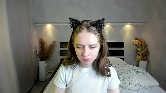 Camilla Kelly online show from 8, 10, 2025