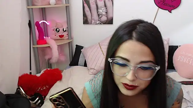 Tyna Veliksa online show from 6, 11, 2025