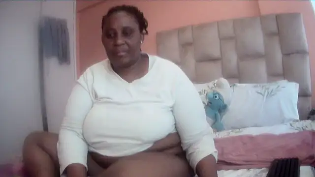 Snapshot of HUGEASSXXXXX chatting on 25, 4, 2026 HUGEASSXXXXX online show from 25, 4, 2026