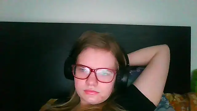 Moonolighta online show from 10, 3, 2026