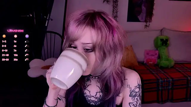 Lollyshy online show from 25, 11, 2025