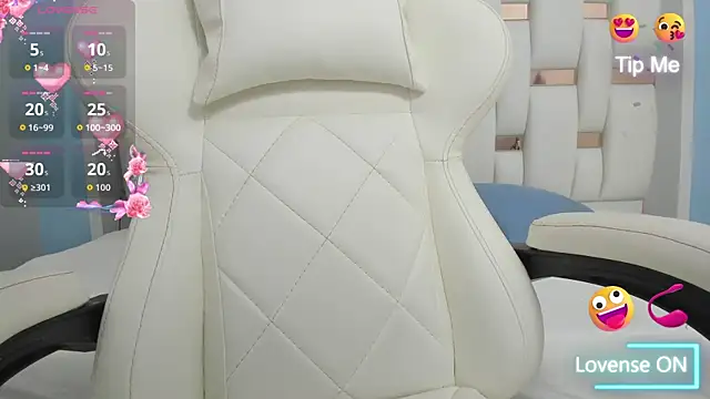 Snapshot of Katalina_red chatting on 10, 9, 2025 Katalina red online show from 10, 9, 2025