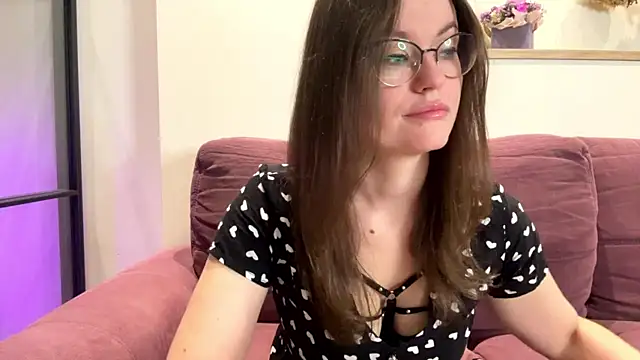 mia shine bright wow online show from 27, 9, 2025